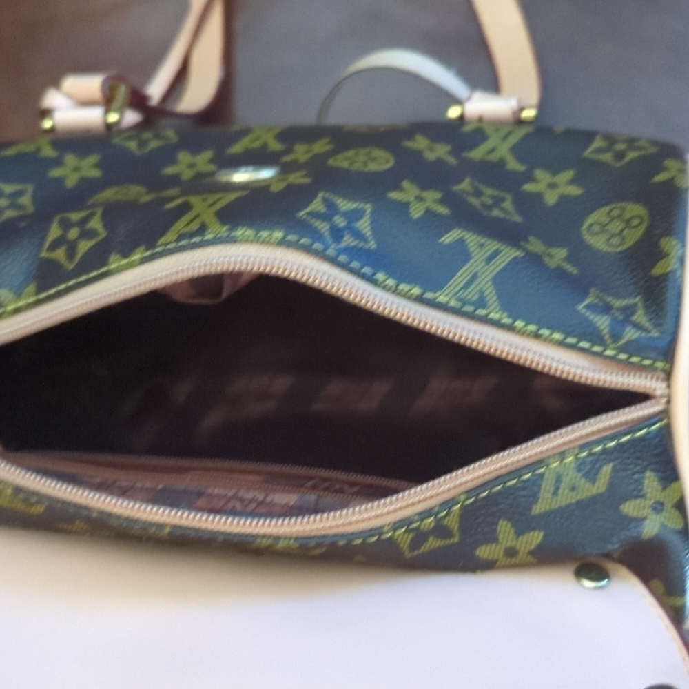 Shoulder Bag - Picture 10 of 13